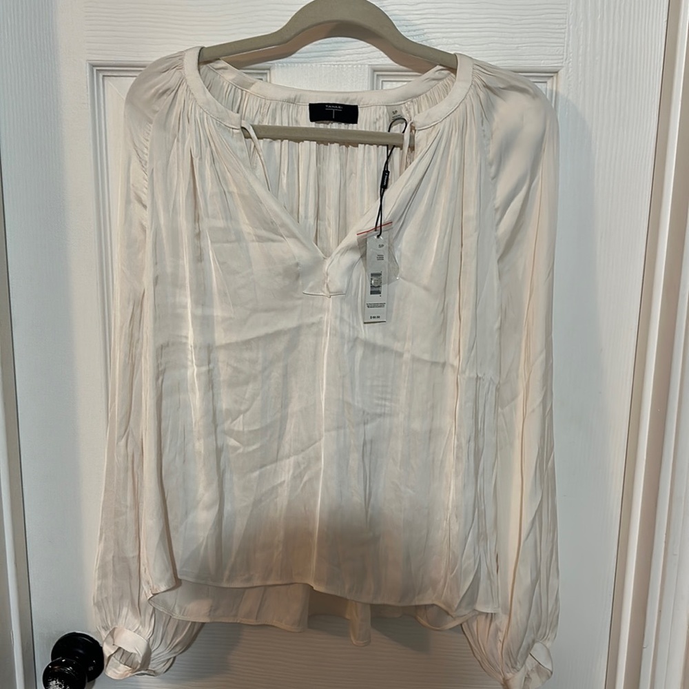 Tahari brand shirt size small
